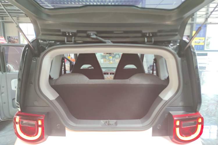 Used Chery QQ Ice Cream 2022 120km Conical Shape Lithium Iron Phosphate Trunk