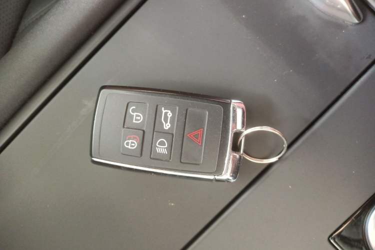 Used Land Rover Discovery 2024 360 PS S