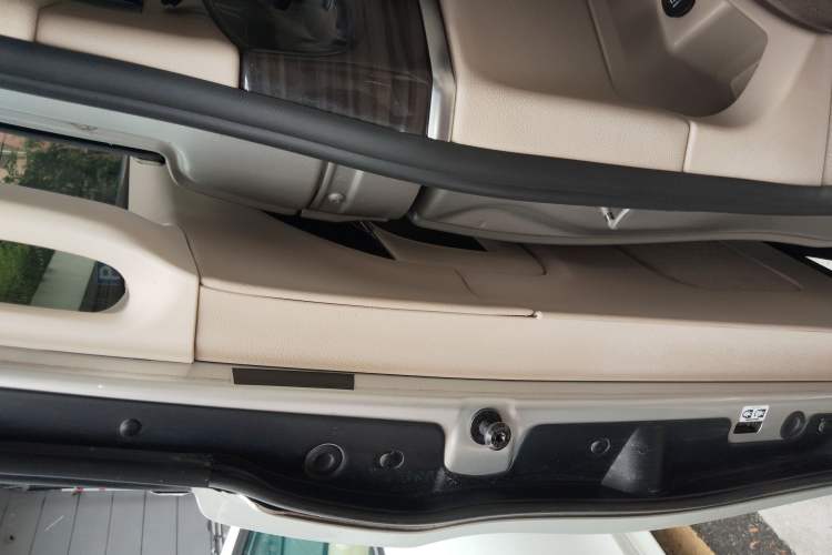 Used Mercedes-Benz V-Class 2017 V 260 Avantgarde Edition