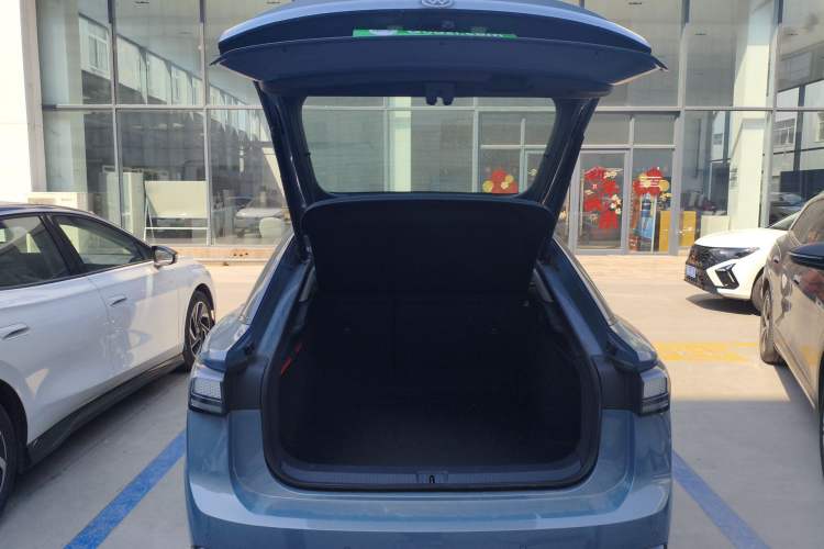 Used Volkswagen ID.7 VIZZION 2024 PRO Model Trunk