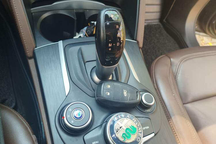 Used Alfa Romeo Stelvio 2017 2.0T 200HP Luxury Edition
