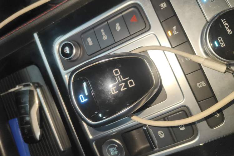 Used BYD Tang New Energy 2018 DM 2.0T All-Wheel Drive Smart Connect & Enjoyment Model 7 Seats China V Emission Standard Gear Lever