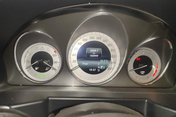 Used Mercedes-Benz GLK-Class 2013 GLK 300 4MATIC Dynamic Sunroof Model