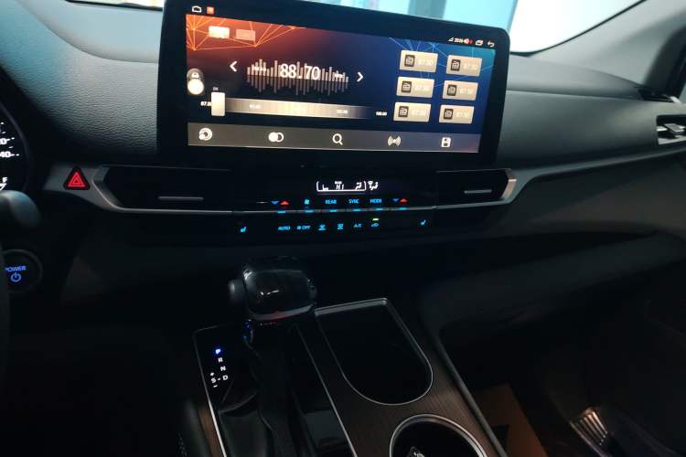 Used Toyota SIENNA 2021 2.5L Hybrid Luxury Edition Audio And AC Panel