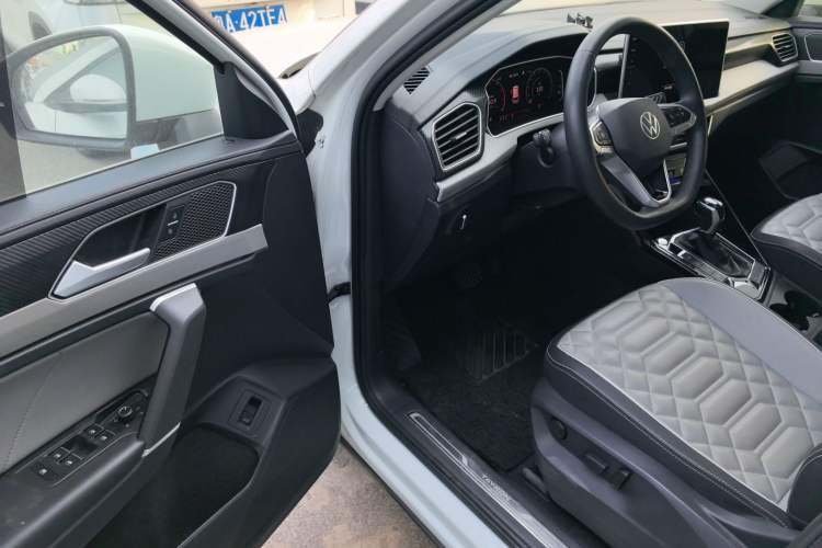 Used Volkswagen Tayron 2023 300TSI Two-Wheel-Drive Luxury Plus Advanced Edition
