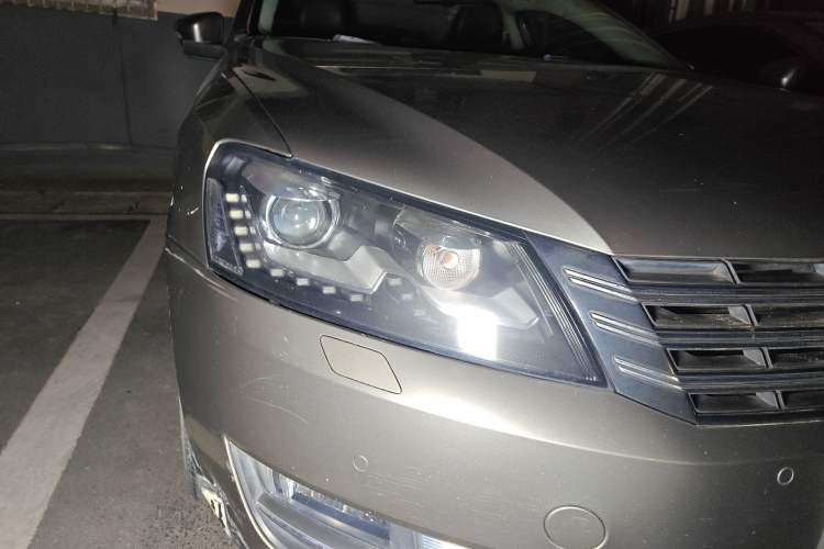 Used Volkswagen Passat 2013 1.8TSI DSG Ultimate Edition Right Front Headlight