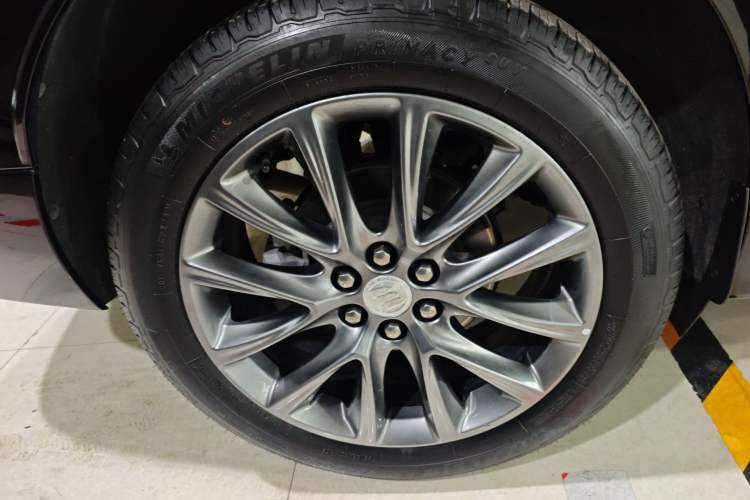 Used Buick Enclave 2022 652T Four-Wheel Drive Prestige 7-Seater Right Rear Wheel Hub