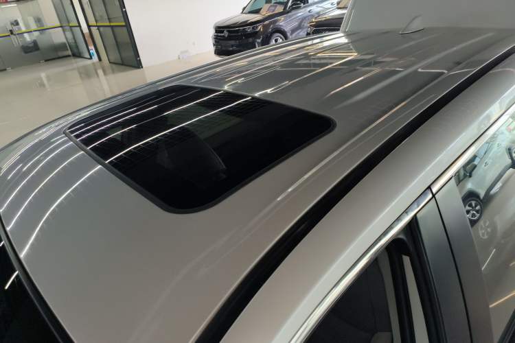 Used Toyota RAV4 2020 Dual-Engine 2.5L E-CVT 4x4 Elite PLUS Edition
