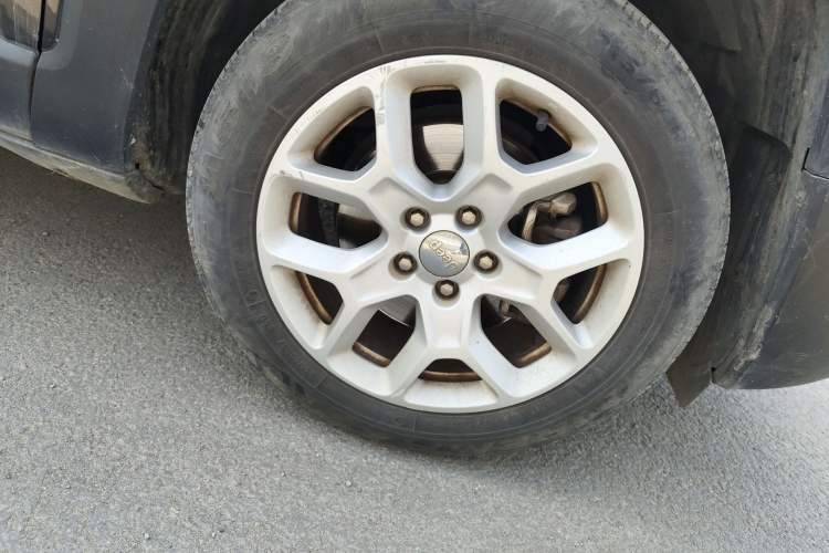 Used Jeep Renegade 2017 180T Automatic High-Energy Version Right Front Wheel Hub