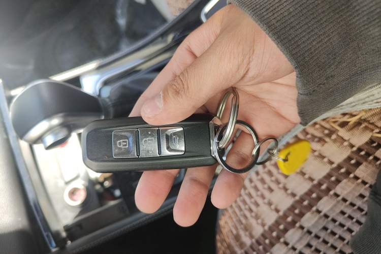 Used Baojun 730 2017 1.5T DCT Flagship Model 7 Seats China V Emission Standard Vehicle Key