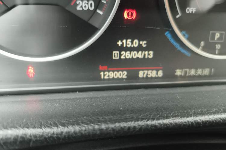 Used BMW 3 Series 2016 320i M Sport Odometer Close Up