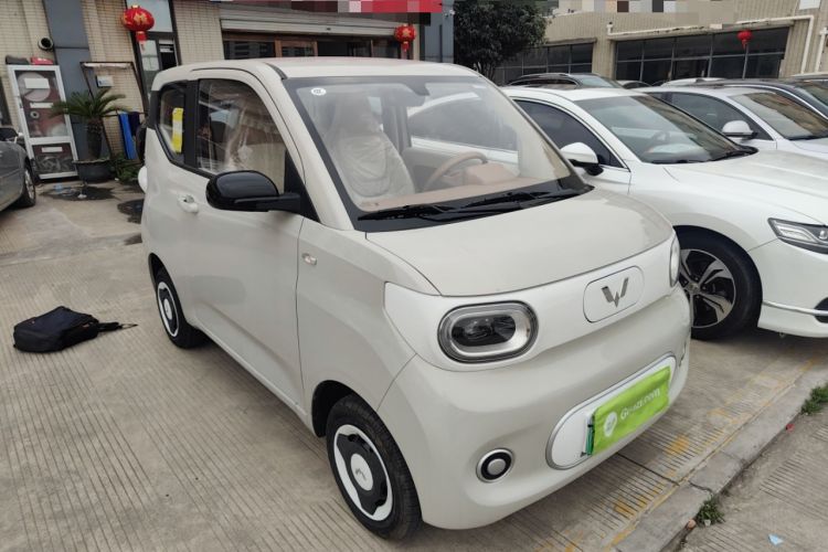 Used Wuling Hongguang MINIEV 2024 3rd Generation 215km Youth Edition Front Right 45 Deg