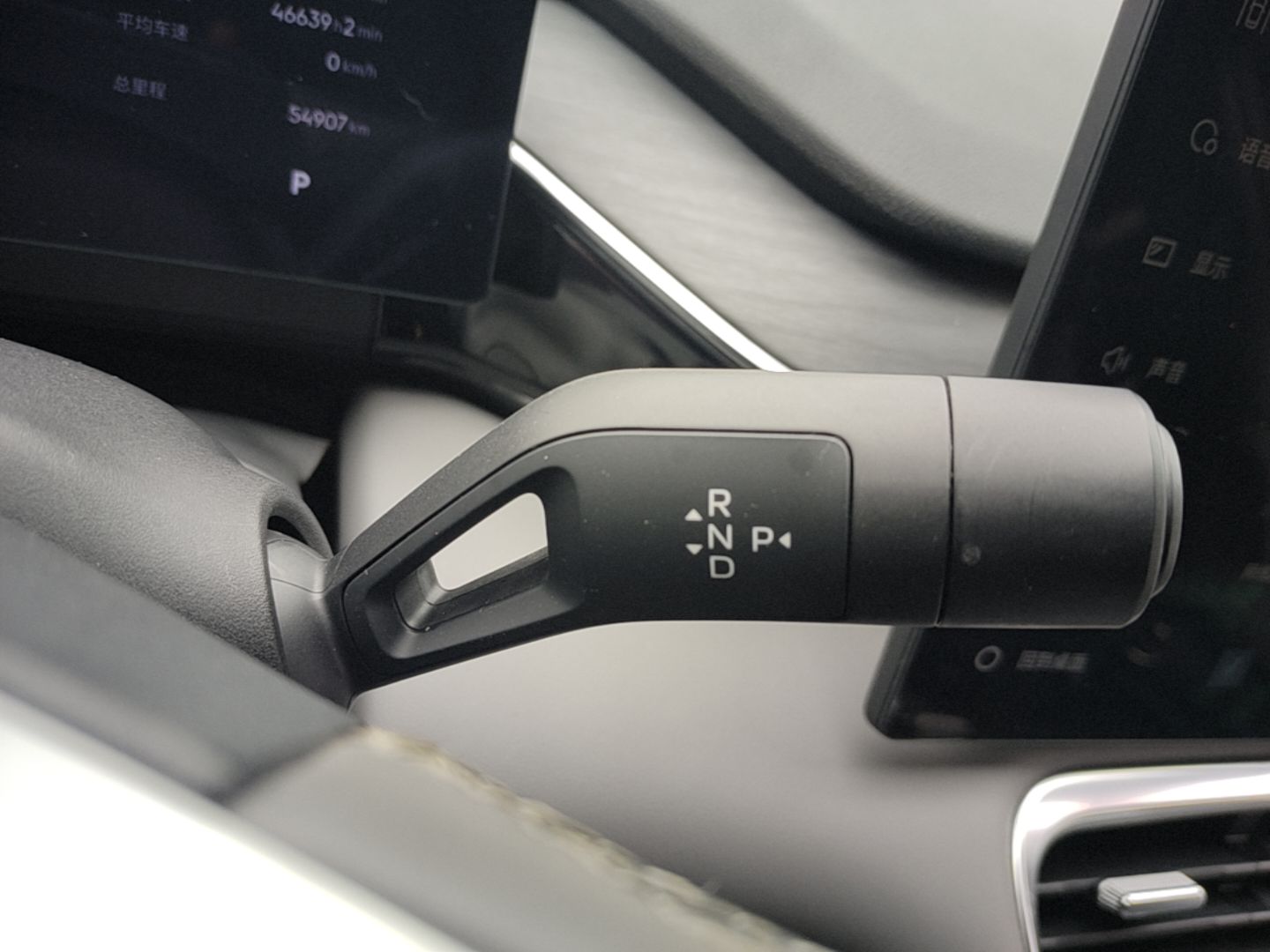 Geely Galaxy L6 2025 EM-i 140km Explorer+ Edition — снимка 16