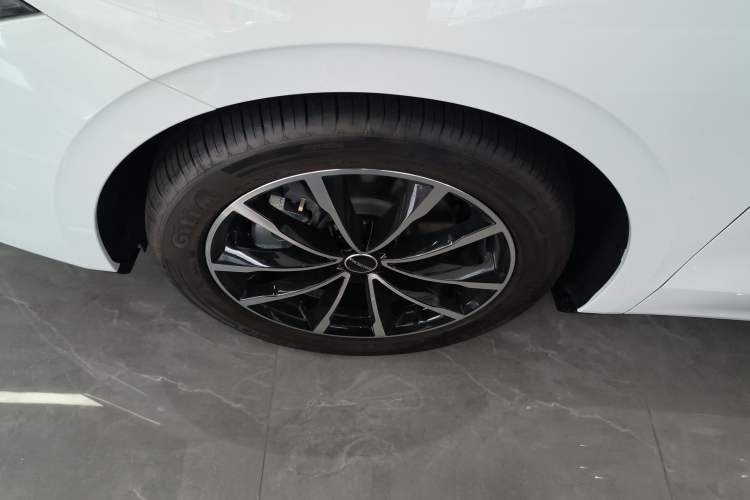 Used Roewe D7 2025 DMH 125km World Champion Edition Left Front Wheel Hub