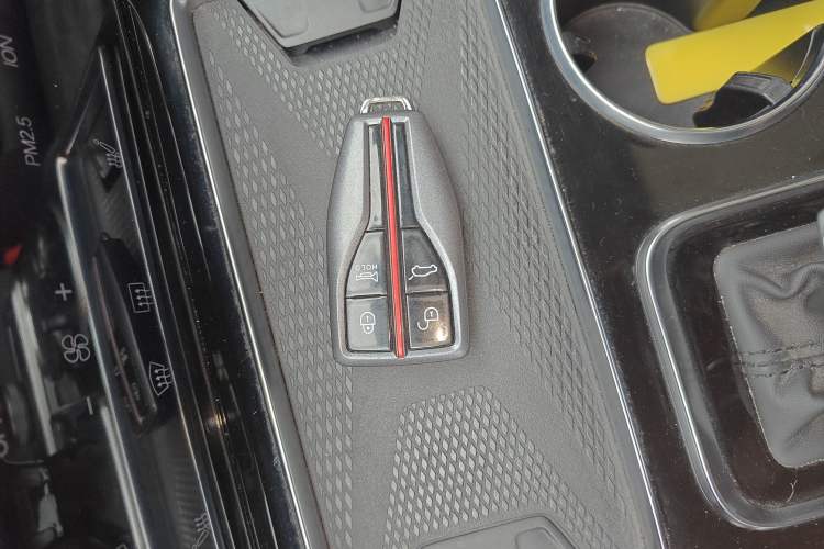 Used Hongqi HS7 2021 2.0T DCT Two-Wheel Drive Smart Connect Flagship Edition Vehicle Key