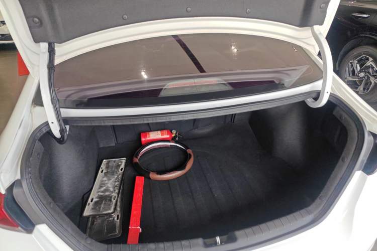 Used Hyundai Elantra (6th Generation / Lingdong) 2016 1.6L Automatic ZhiXuan – Elite Version Trunk