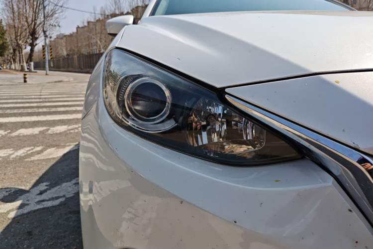 Used Mazda Mazda 3 Axela 2016 Sedan 1.5L Automatic Luxury Model
