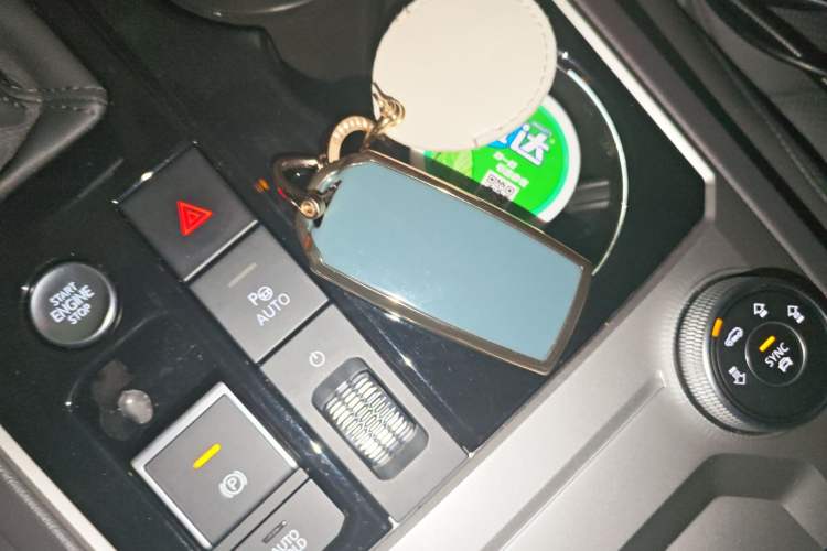 Used Volkswagen Touareg 2022 3.0 TSI Luxury Edition Black Diamond Sport Package Vehicle Key