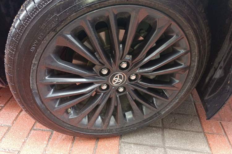 Used Toyota Avalon 2019 2.0L XLE Premium Edition China VI Right Front Wheel Hub