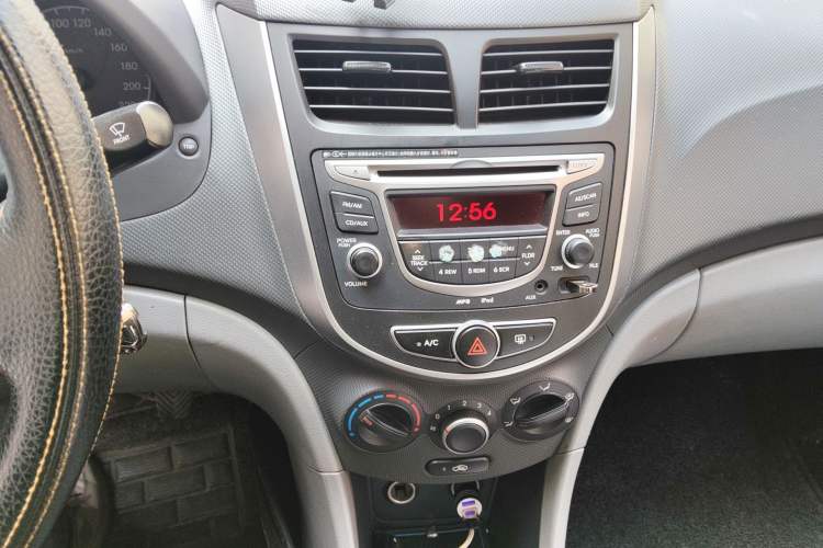 Used Hyundai Verna (older generation) 2016 1.4L Manual Smart GLS Trim Audio And AC Panel