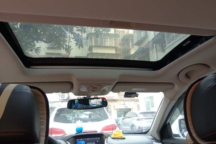 Used Dongfeng Aeolus AX7 2016 2.0L Automatic Zhiyi Trim
