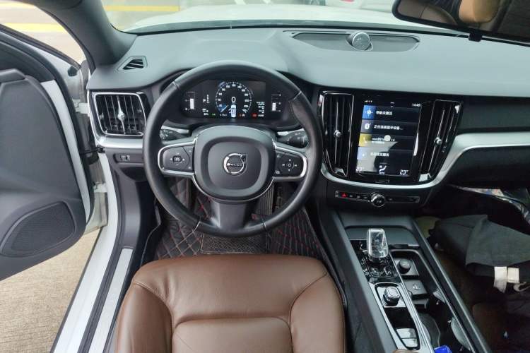 Used Volvo S60 2022 B4 Zhiyi Luxury Edition
