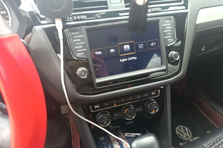 Used Volkswagen Tiguan L 2017 330TSI Automatic Two-Wheel Drive Luxury Edition Audio And AC Panel