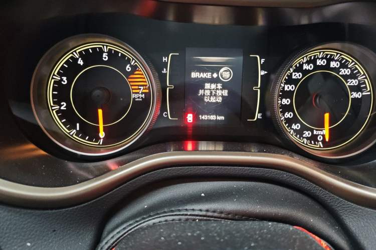 Used Jeep Cherokee 2016 2.4L Leading Edition Odometer Close Up