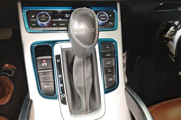 Used Geely Auto Emgrand X7 Sport 2016 1.8TD Automatic All-Wheel-Drive ZhiZun Edition Gear Lever