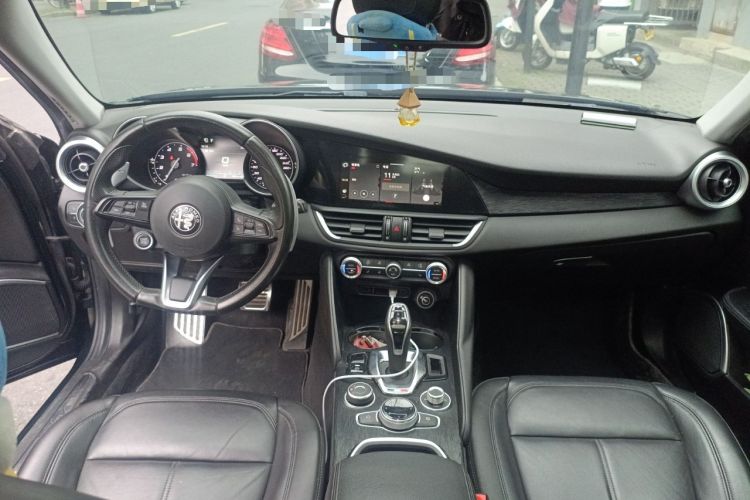 Used Alfa Romeo Giulia 2021 2.0T 280HP Luxury Edition Center Console