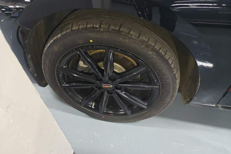 Used Hongqi H5 2025 2.0T Automatic Xuan Ying Edition Left Front Wheel Hub