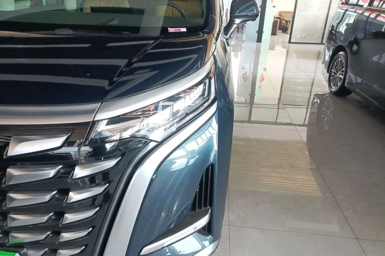 Used Denza D9 2022 DM-i 970 Four-Wheel Drive Flagship Model
