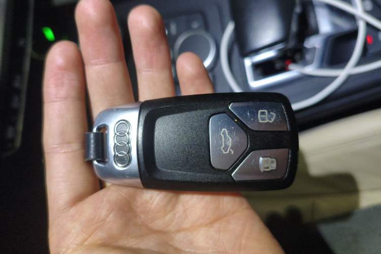 Used Audi A4L 2017 40 TFSI Fashion Model Vehicle Key