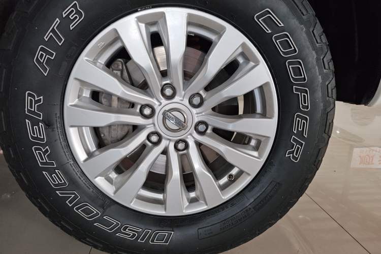 Used Nissan Patrol  Right Front Wheel Hub