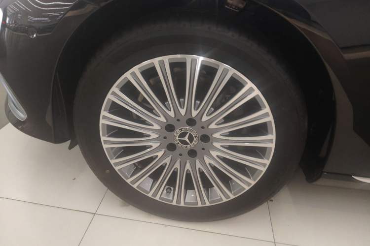 Used Mercedes-Benz E-Class 2023 Updated E 300 L Fashion Edition
