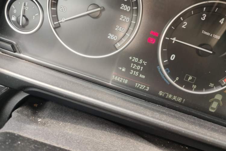 Used BMW 5 Series 2011 523Li Leading Model Odometer Close Up