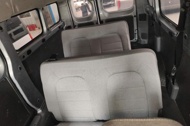 Used Wuling Yangguang 2024 300KM Comfort Version Passenger Van 75kW Left Rear Seat