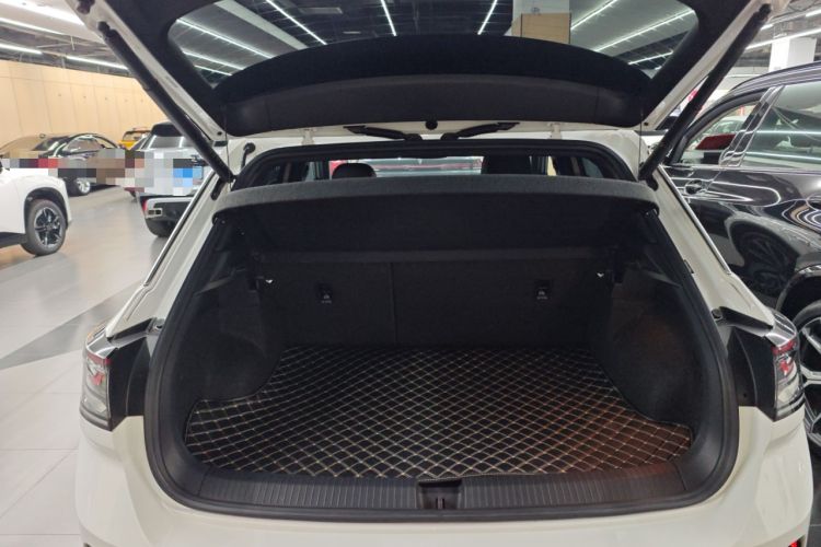 Used Volkswagen T-ROC 2023 300TSI DSG Two-Wheel-Drive Chen Guang Edition Trunk