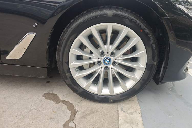 Used BMW 5 Series New Energy 2019 Updated Version 530Le Luxury Package Right Front Wheel Hub