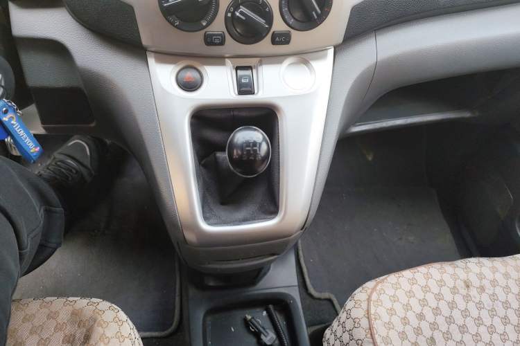 Used Nissan NV200 2011 1.6L 232 Seats Zunya Trim Gear Lever