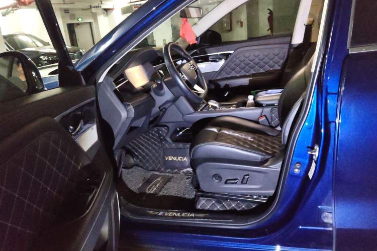 Used Venucia Star 2020 260T Automatic 48V Mild Hybrid Turbocharged Starry Edition Left Front Seat