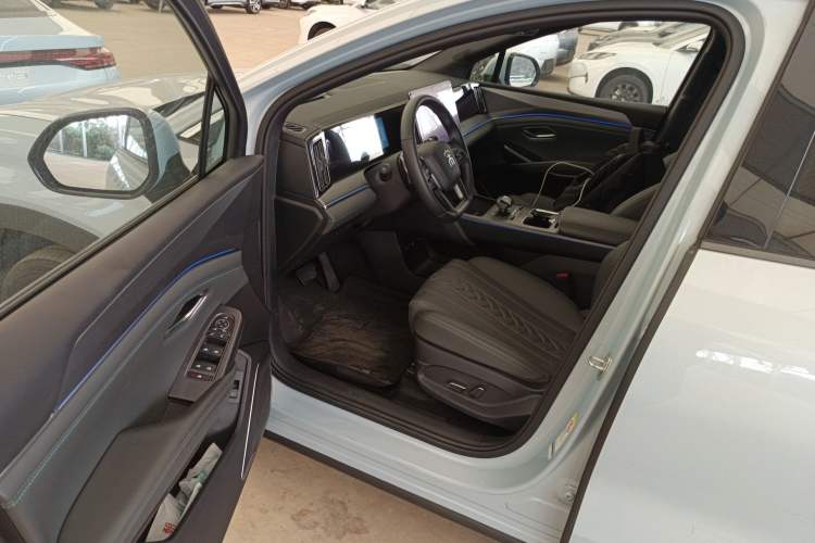 Used BYD Song L DM-i 2025 Intelligent Driving Version 160 km Beyond-Range Type Driver Seat