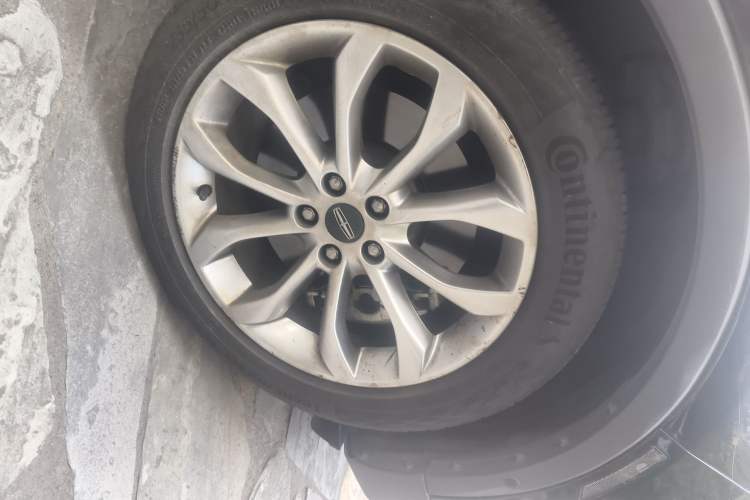 Used Lincoln MKC 2016 2.0T Two-Wheel Drive Luxury Edition Right Front Wheel Hub