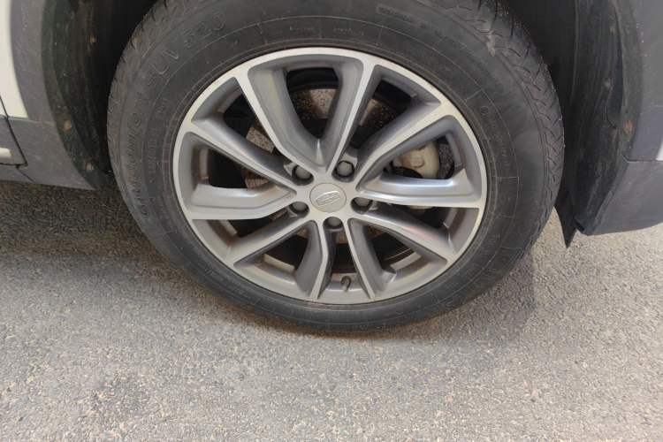 Used Geely Auto Emgrand X7 Sport 2018 1.8TD Automatic Two-Wheel Drive Smart Connect 4G Internet Edition Right Front Wheel Hub