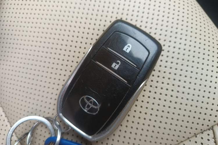 Used Toyota Highlander 2017 2.0T Four-Wheel Drive Luxury Edition 7 Seats Vehicle Key