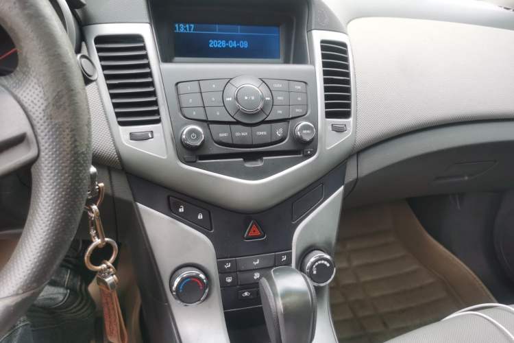 Used Chevrolet Cruze 2013 1.8L SE AT Audio And AC Panel