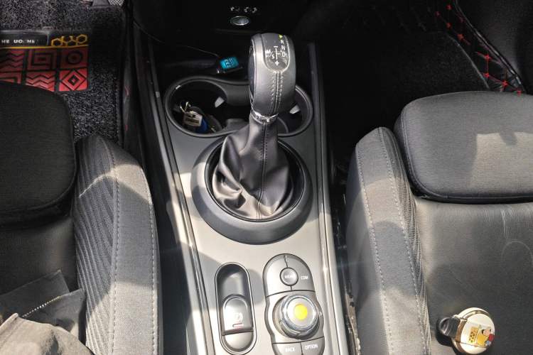 Used MINI Countryman 2017 1.5T COOPER ALL4 Traveler Gear Lever