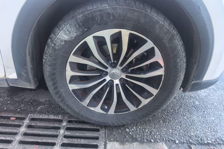 Used Brilliance V6 2018 1.5T Manual Luxury Model Right Front Wheel Hub