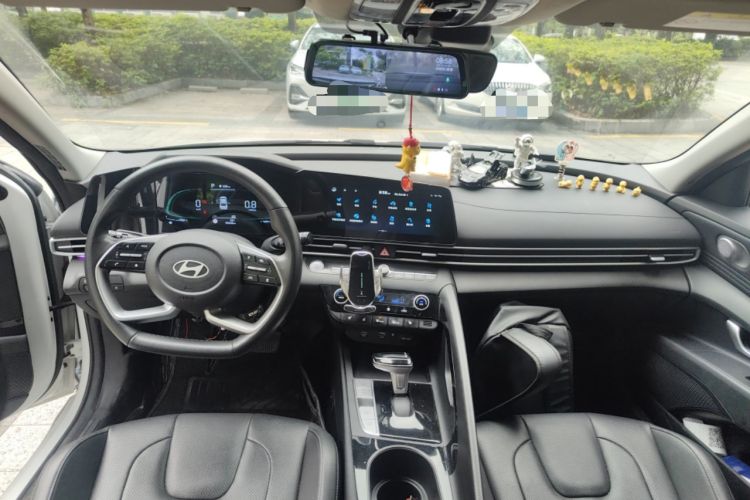 Used Hyundai Elantra 2023 1.5L CVT LUX Prestige Edition
