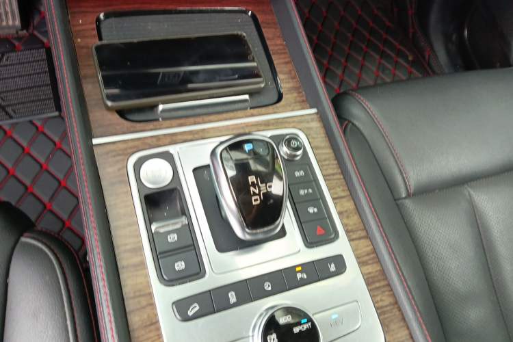 Used BYD Tang New Energy 2018 DM 2.0T All-Wheel Drive Smart Connectivity Luxury Model 7 Seats China V Emission Standard Gear Lever